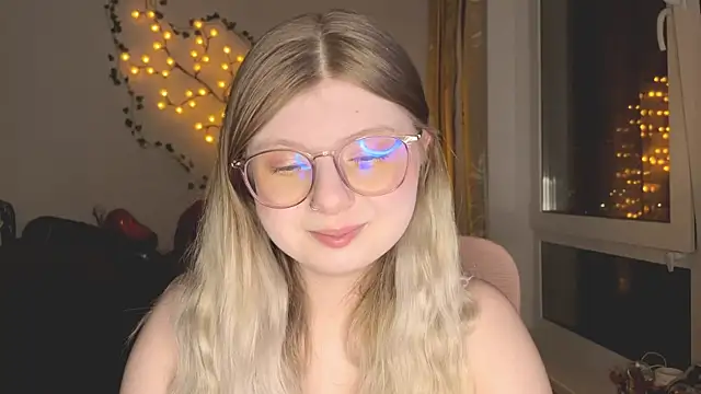 Snapshot of YukiBlush chatting on 10, 7, 2026 YukiBlush online show from 10, 7, 2026