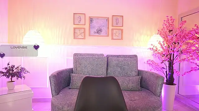 VioletJoness  online show from 11, 5, 2026