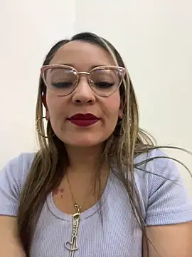 Snapshot of kimismile0414 chatting on 5, 5, 2026 kimismile0414 online show from 5, 5, 2026