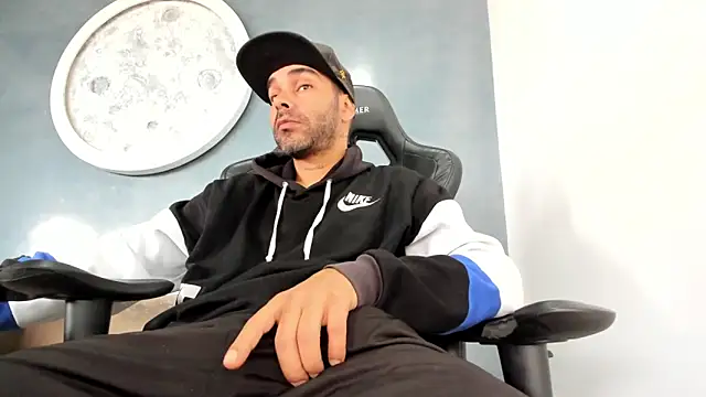 Snapshot of kevin_collins76 chatting on 5, 6, 2026 kevin collins76 online show from 5, 6, 2026