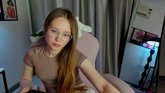 FloraLarsson online show from 7, 5, 2026
