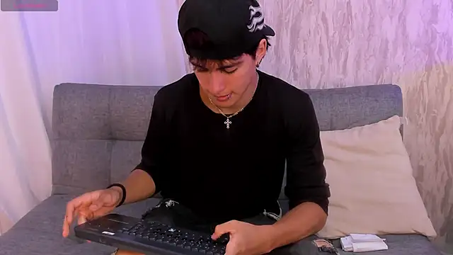Liam Grayson  online show from 8, 5, 2026