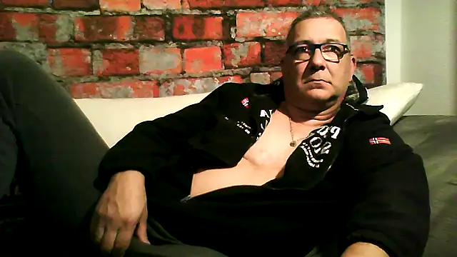 Snapshot of Soloyan chatting on 6, 1, 2026 Soloyan online show from 6, 1, 2026