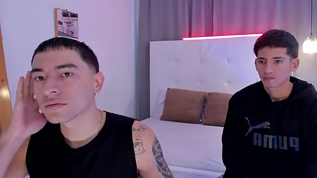 Snapshot of Alejo-and-Thiago chatting on 22, 5, 2026 Alejo-and-Thiago online show from 22, 5, 2026