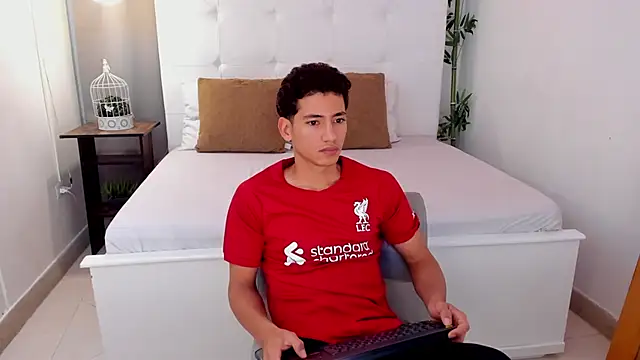 Snapshot of Alejo-and-Thiago chatting on 16, 6, 2026 Alejo-and-Thiago online show from 16, 6, 2026