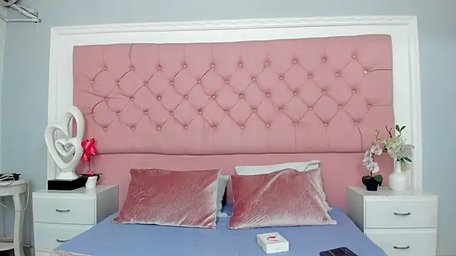 SarahDoll   online show from 17, 6, 2026