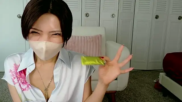 Naomi 00122 online show from 9, 5, 2026