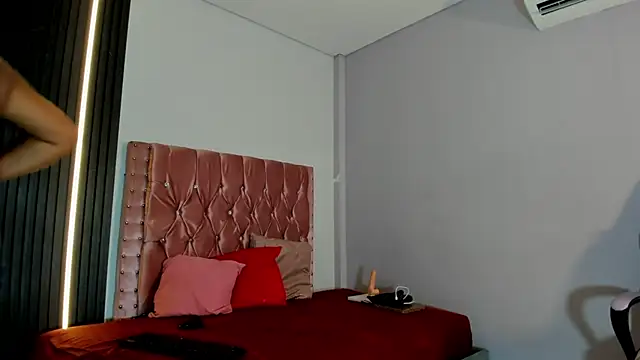Snapshot of aisha_moore chatting on 5, 8, 2026 aisha moore online show from 5, 8, 2026