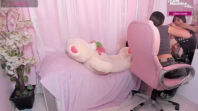 Snapshot of ShanelleDupont_ chatting on 9, 7, 2026 ShanelleDupont online show from 9, 7, 2026