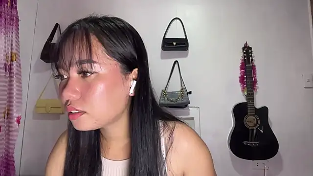 PeggieUrteaga online show from 5, 5, 2026