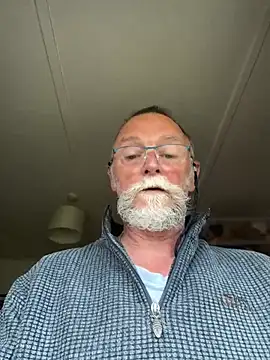 Snapshot of Moonraker64 chatting on 8, 5, 2026 Moonraker64 online show from 8, 5, 2026