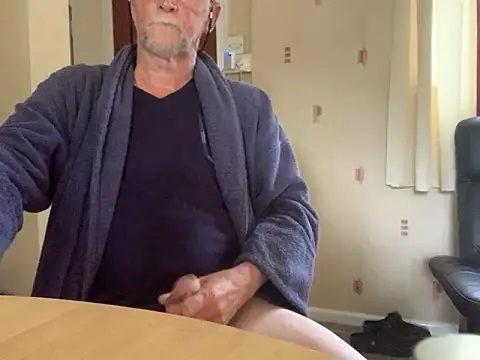 Snapshot of Moonraker64 chatting on 13, 5, 2026 Moonraker64 online show from 13, 5, 2026