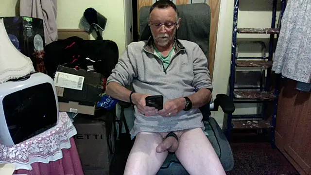 Snapshot of Moonraker64 chatting on 22, 5, 2026 Moonraker64 online show from 22, 5, 2026