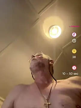 Snapshot of Moonraker64 chatting on 25, 5, 2026 Moonraker64 online show from 25, 5, 2026