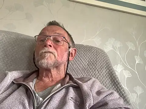 Snapshot of Moonraker64 chatting on 3, 6, 2026 Moonraker64 online show from 3, 6, 2026