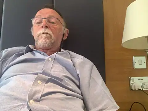 Snapshot of Moonraker64 chatting on 17, 6, 2026 Moonraker64 online show from 17, 6, 2026