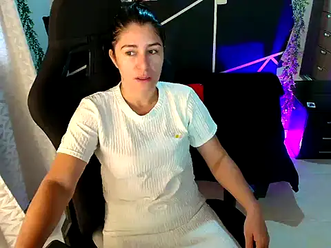 LUCYMILF SEXY online show from 6, 5, 2026