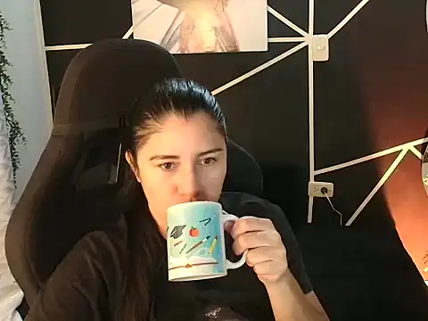 LUCYMILF SEXY online show from 13, 5, 2026