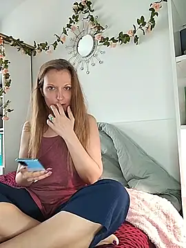 Candy Cougar online show from 4, 5, 2026