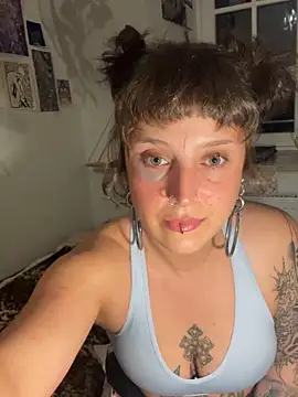 Snapshot of EmilieBraun chatting on 5, 5, 2026 EmilieBraun online show from 5, 5, 2026