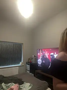 slutytransgal online show from 9, 5, 2026