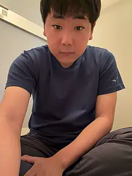 YuuYuu 010 online show from 8, 5, 2026