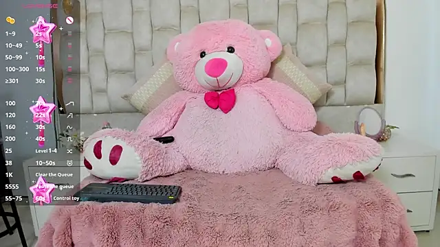 MaddyReyes online show from 25, 6, 2026