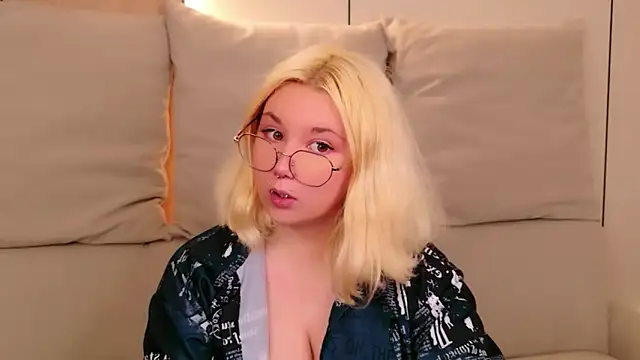 Snapshot of Cassey_Well chatting on 20, 5, 2026 Cassey Well online show from 20, 5, 2026