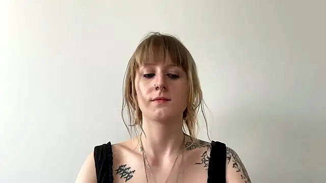 LaraLovely online show from 13, 7, 2026