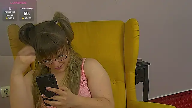 Snapshot of ZoeSkyee chatting on 25, 5, 2026 ZoeSkyee online show from 25, 5, 2026