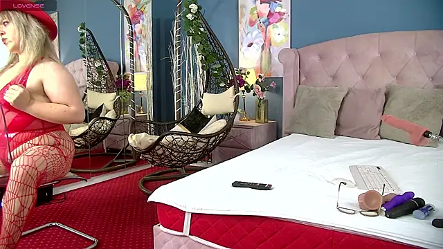 Snapshot of ZoeSkyee chatting on 11, 7, 2026 ZoeSkyee online show from 11, 7, 2026