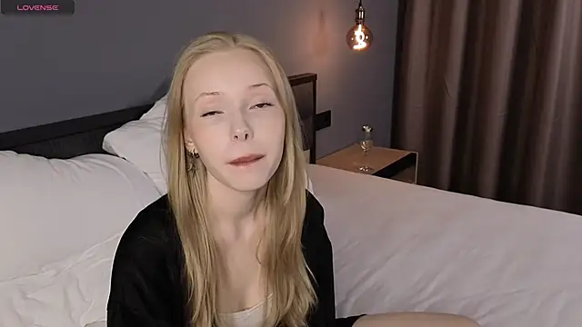 Snapshot of LovvieLov chatting on 27, 5, 2026 LovvieLov online show from 27, 5, 2026