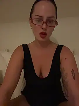 Snapshot of molotovmami chatting on 6, 7, 2026 molotovmami online show from 6, 7, 2026