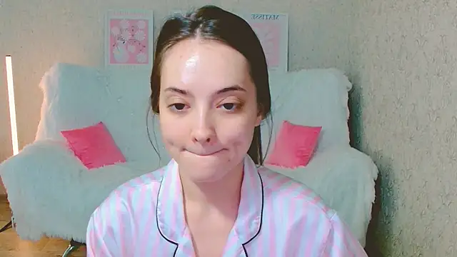 SiennaMia online show from 8, 6, 2026