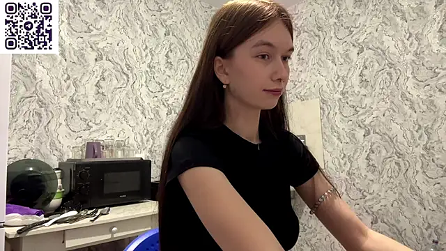 HinaDesire online show from 7, 6, 2026