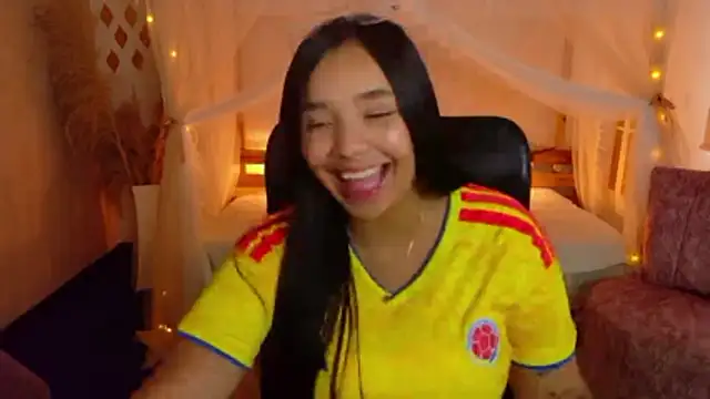 Snapshot of leoneriss chatting on 7, 7, 2026 leoneriss online show from 7, 7, 2026