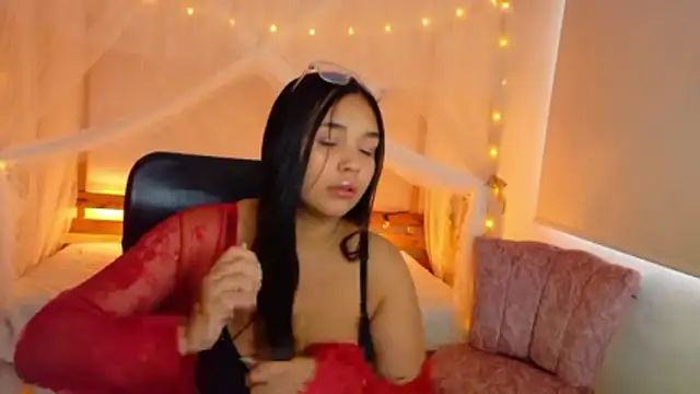 Snapshot of leoneriss chatting on 11, 7, 2026 leoneriss online show from 11, 7, 2026