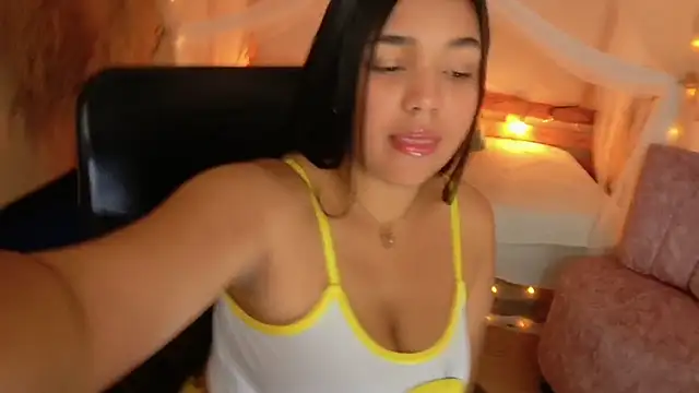 Snapshot of leoneriss chatting on 25, 7, 2026 leoneriss online show from 25, 7, 2026