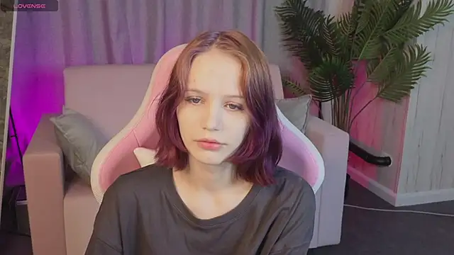 Snapshot of AliceJohansone chatting on 6, 6, 2026 AliceJohansone online show from 6, 6, 2026