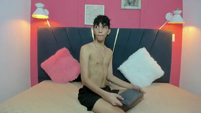 ero boy40 online show from 4, 6, 2026