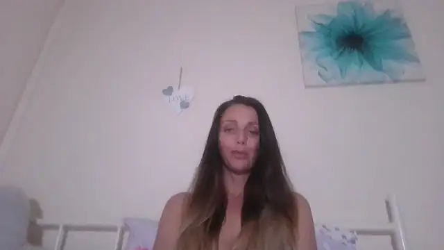 LouiseLovell online show from 4, 6, 2026