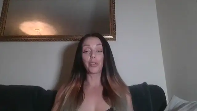 LouiseLovell online show from 11, 6, 2026