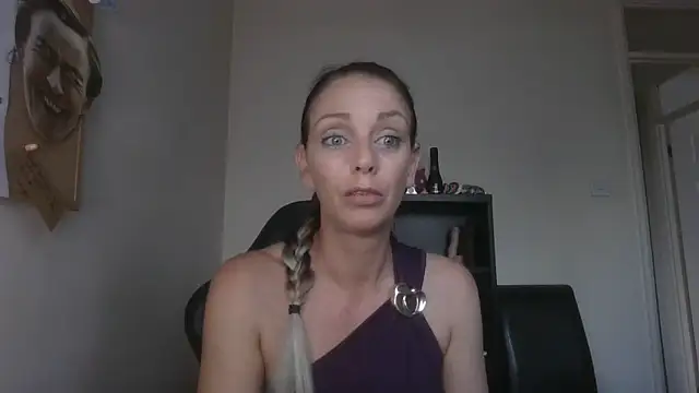LouiseLovell online show from 12, 6, 2026