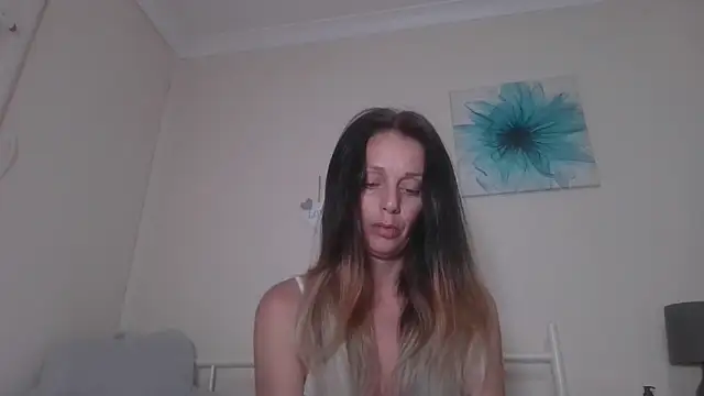 LouiseLovell online show from 16, 6, 2026