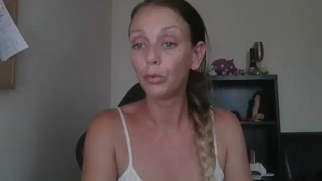 LouiseLovell online show from 15, 7, 2026
