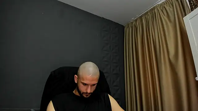 Snapshot of TroyWadee chatting on 7, 6, 2026 TroyWadee online show from 7, 6, 2026