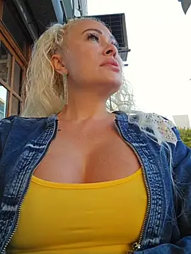 Snapshot of MILFBARBY chatting on 5, 10, 2025 MILFBARBY online show from 5, 10, 2025