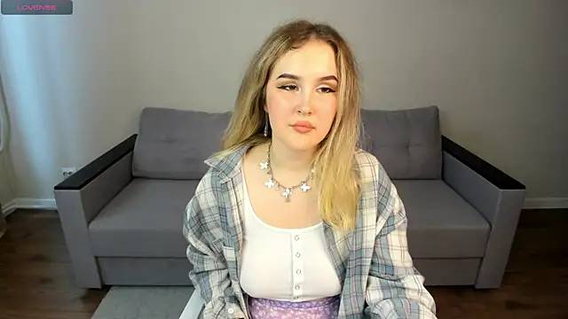 Snapshot of Stacey_Dawson chatting on 9, 7, 2026 Stacey Dawson online show from 9, 7, 2026