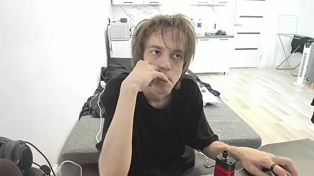 Nolan Sagee online show from 19, 6, 2026