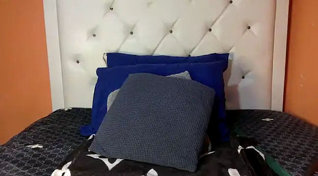 Snapshot of creamyamber chatting on 5, 1, 2025 creamyamber online show from 5, 1, 2025